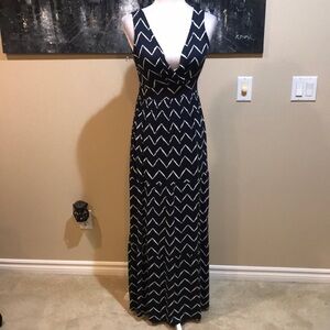 St. John’s Bay Navy Blue & White Chevron Striped Pleated V Neck Maxi Dress-S